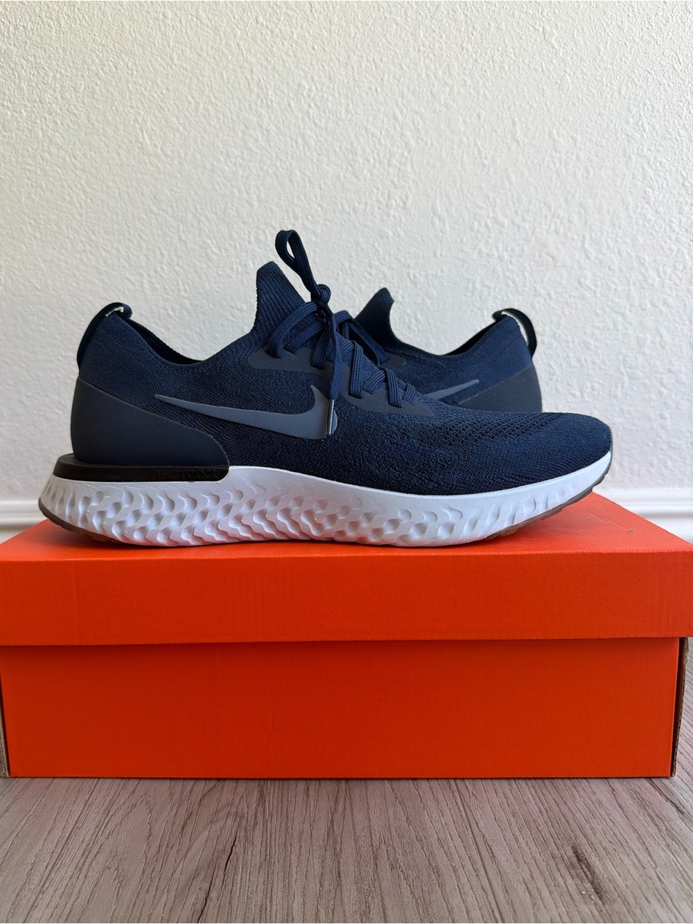 Nike Epic React Flyknit
College Navy Diffused Blue